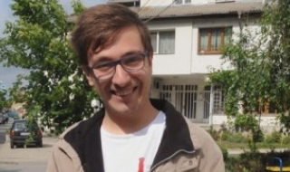 Партии ухажват зарязания под дъжда абитуриент